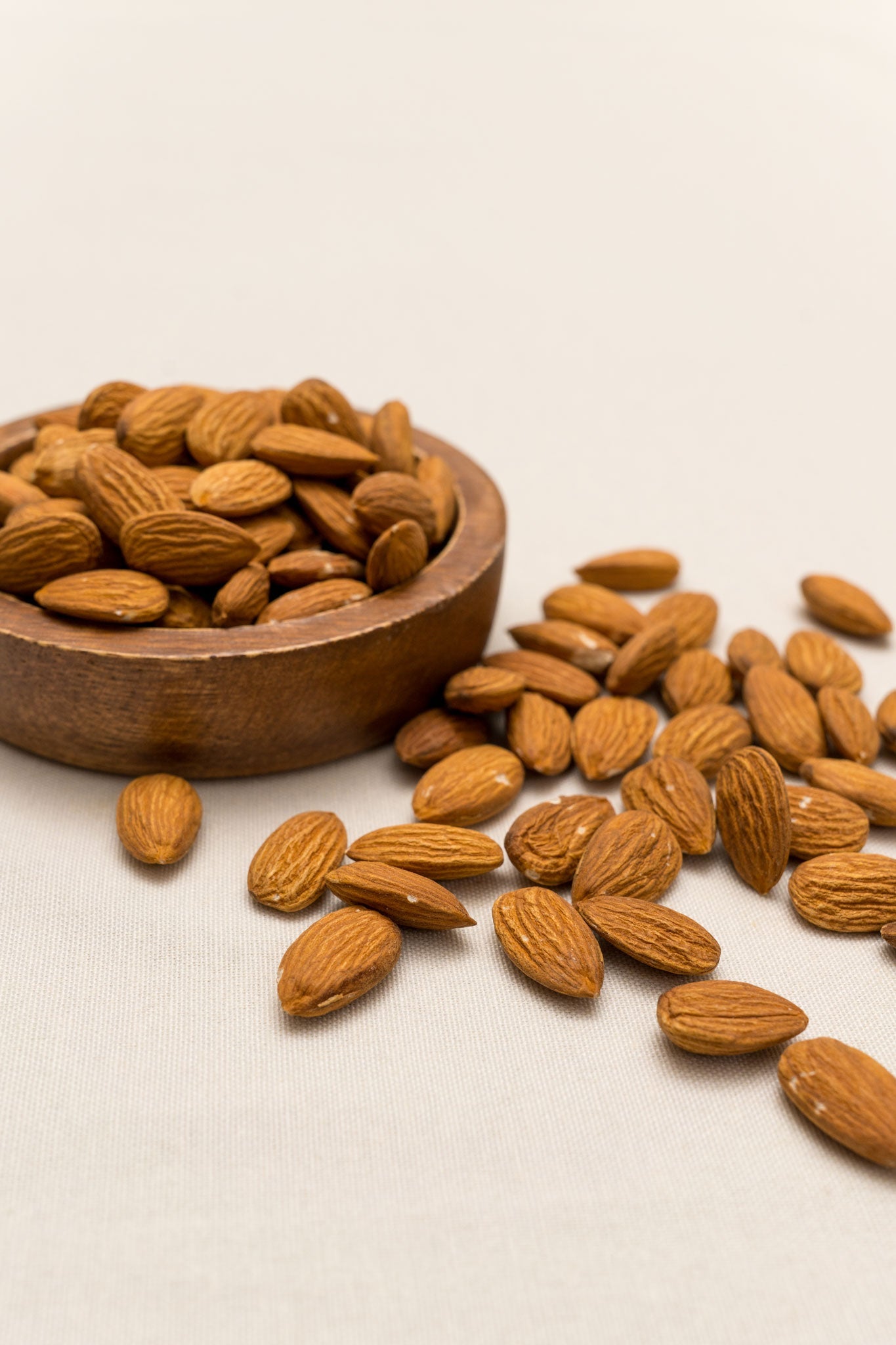 Loose almonds